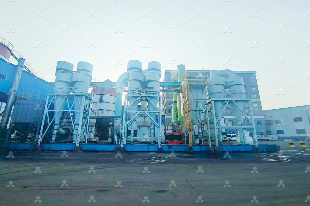黎明重工售后服务工程师在现场为客户提供技术支持
